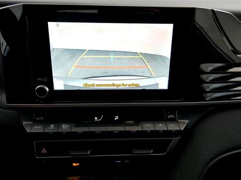 Used 2025 Toyota Camry LE image 31