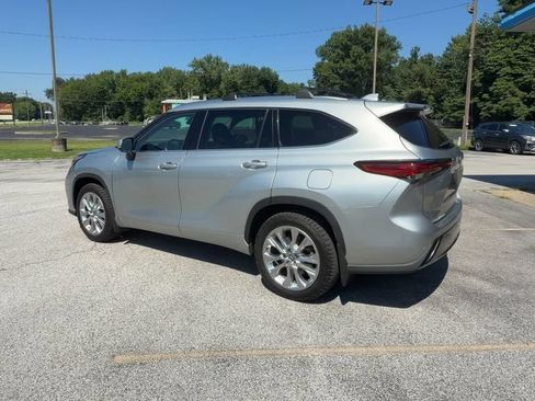 Used 2021 Toyota Highlander Limited AWD/4WD image 6