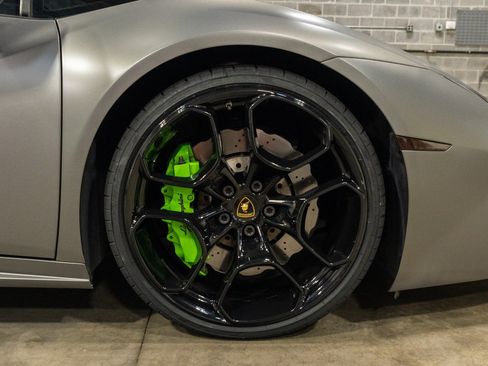 Used 2017 Lamborghini Huracan LP 580-2 RWD image 33