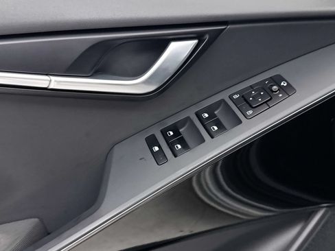 Used 2024 Kia Niro EX Touring FWD image 30