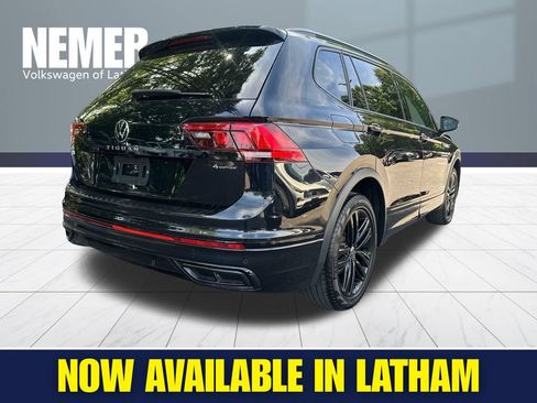 Used 2022 Volkswagen Tiguan SE R-Line AWD/4WD image 4