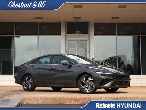 Certified 2025 Hyundai Elantra SEL w/ Cargo Package FWD image 2
