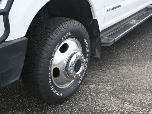 Used 2020 Ford F350 Lariat w/ Lariat Value Package image 12