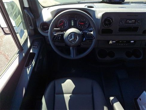 Used 2025 Mercedes-Benz Sprinter 2500 image 11