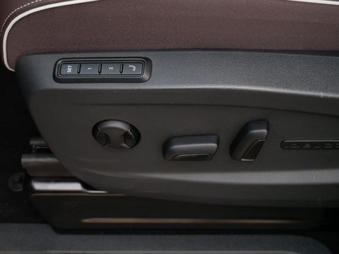 Certified 2025 Volkswagen ID. Buzz Pro S RWD image 20
