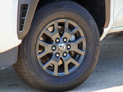 Used 2025 Toyota 4Runner SR5 RWD image 31