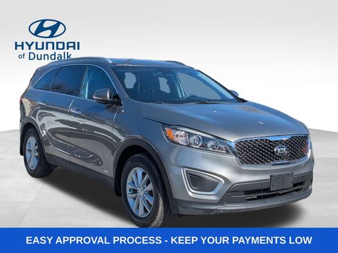 Used 2017 Kia Sorento LX w/ LX Convenience Package image 11