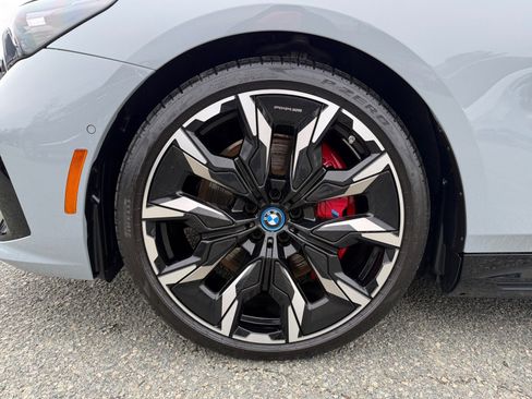 Used 2024 BMW i5 M60 w/ Executive Package image 9