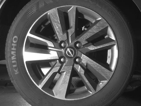 Used 2025 Nissan Versa SV FWD image 15