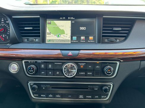 Used 2017 Kia Cadenza Premium w/ Luxury Package image 12