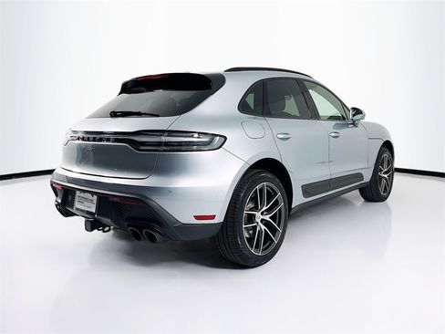 Certified 2025 Porsche Macan image 7