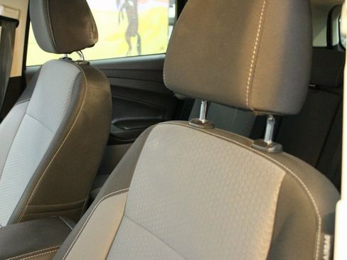 Used 2017 Ford Escape SE image 16