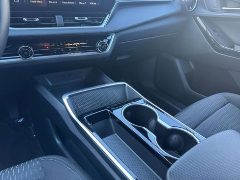 Used 2025 Chevrolet Equinox LT image 40