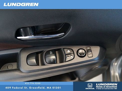Used 2024 Nissan Kicks SR FWD image 15