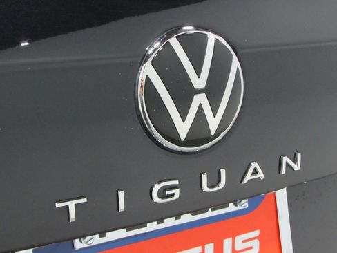 Used 2023 Volkswagen Tiguan SE R-Line FWD image 35