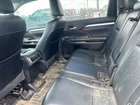 Used 2018 Toyota Highlander XLE AWD/4WD image 9