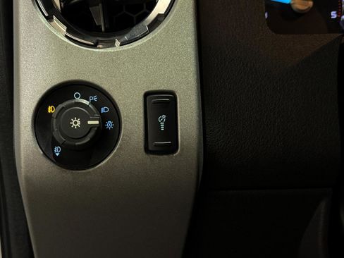 Used 2016 Ford F250 Lariat w/ Lariat Interior Package AWD/4WD image 8