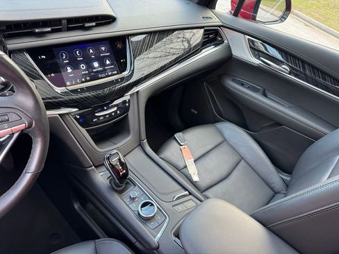 Certified 2025 Cadillac XT6 Premium Luxury image 33