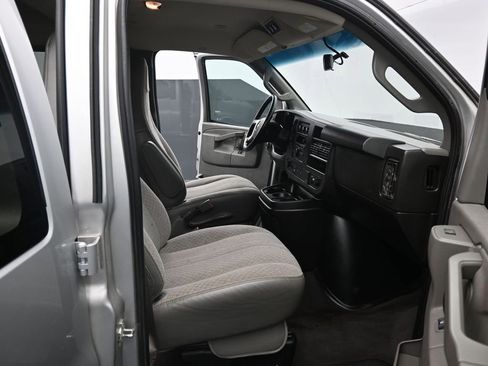 Used 2019 Chevrolet Express 3500 LS image 21