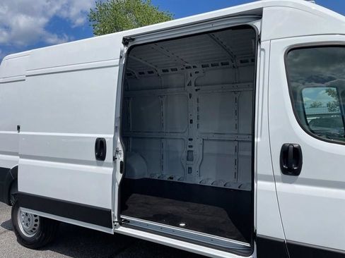New 2026 RAM ProMaster 2500 w/ Premium Convenience Group FWD image 37