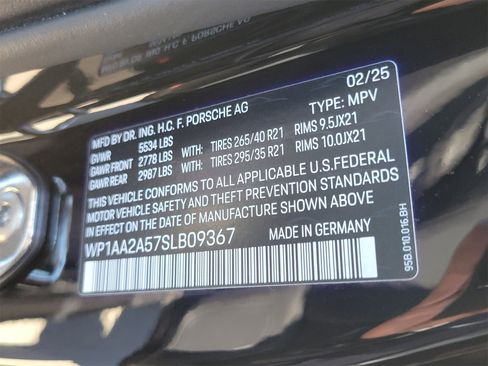 Certified 2025 Porsche Macan image 36