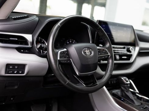 Used 2021 Toyota Highlander Platinum image 14