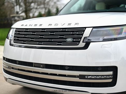 Used 2025 Land Rover Range Rover SE image 57