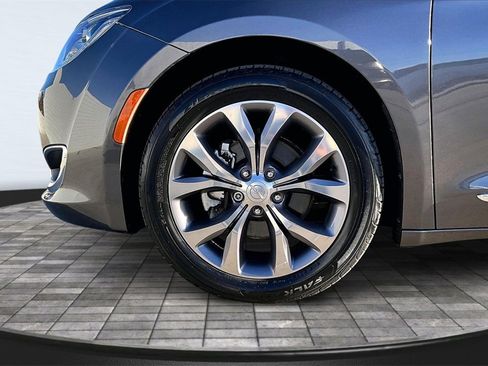 Certified 2020 Chrysler Pacifica Limited image 10