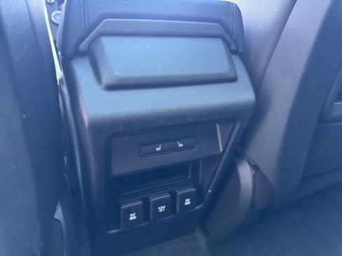 Used 2018 Land Rover Discovery Sport HSE image 25