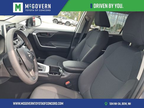 Used 2024 Toyota RAV4 LE AWD/4WD image 16