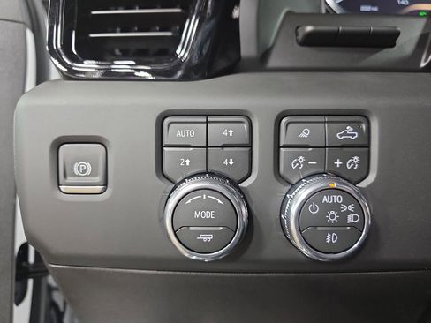 New 2026 GMC Sierra 1500 AT4 w/ AT4 Premium Package AWD/4WD image 27