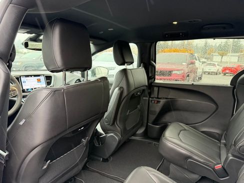 New 2026 Chrysler Pacifica Select FWD image 28