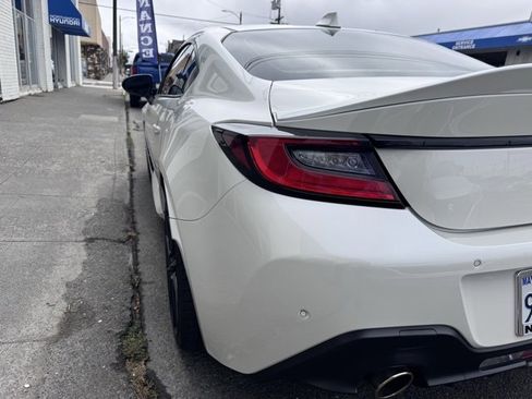 Used 2024 Toyota GR86 Premium image 11