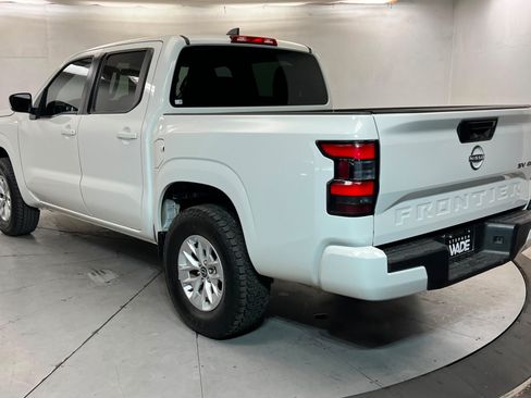 Used 2024 Nissan Frontier SV AWD/4WD image 3