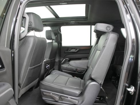 Used 2025 GMC Yukon XL Denali w/ Sun & Power Step Package AWD/4WD image 16