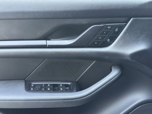 Used 2023 Porsche Taycan image 23