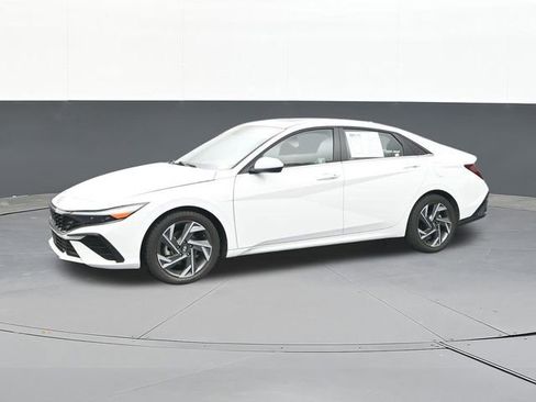 Used 2025 Hyundai Elantra SEL FWD image 7
