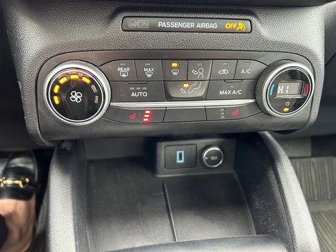 Used 2020 Ford Escape SE image 26