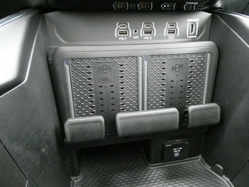 Used 2025 RAM 1500 Laramie w/ Night Edition AWD/4WD image 33