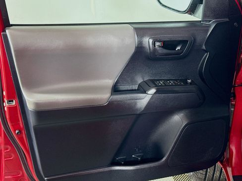 Certified 2017 Toyota Tacoma SR w/ Tow Package image 19