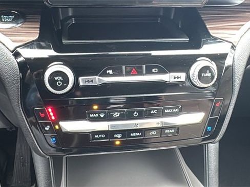 Certified 2023 Ford Explorer Limited w/ Hybrid Equipment Group 310A image 25