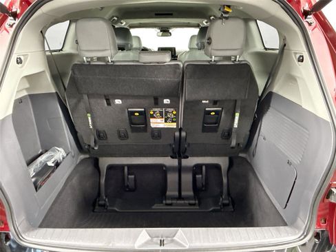 Used 2023 Toyota Sienna Limited FWD image 41