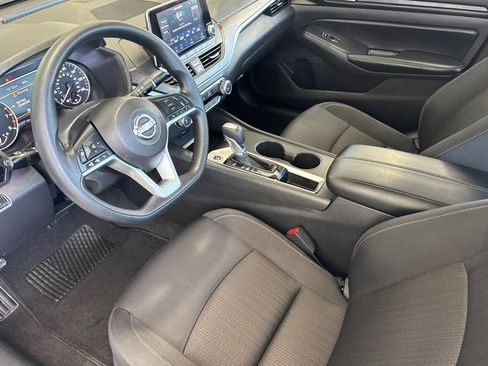 Used 2025 Nissan Altima 2.5 SV FWD image 10