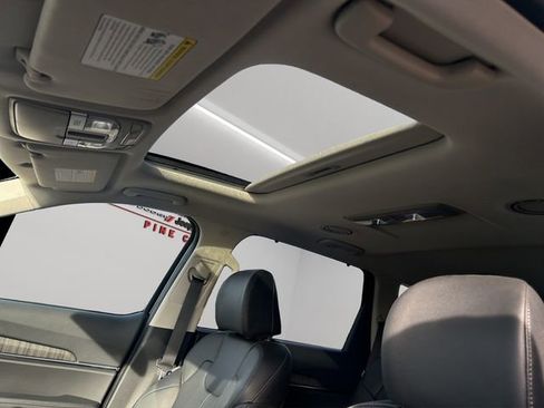 Used 2025 Kia Telluride EX w/ EX Captain's Chair Package image 26