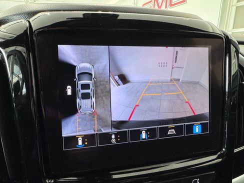 Used 2023 Chevrolet Traverse RS AWD/4WD image 20