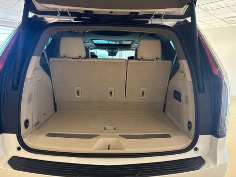 Used 2022 Cadillac Escalade Sport Platinum AWD/4WD image 13
