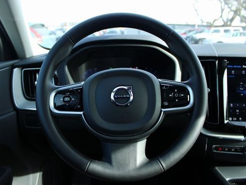 Used 2025 Volvo XC60 B5 Plus image 24