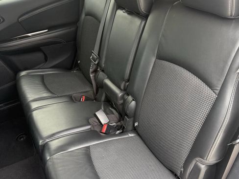 Used 2015 Dodge Journey Crossroad w/ Flexible Seating Group image 17