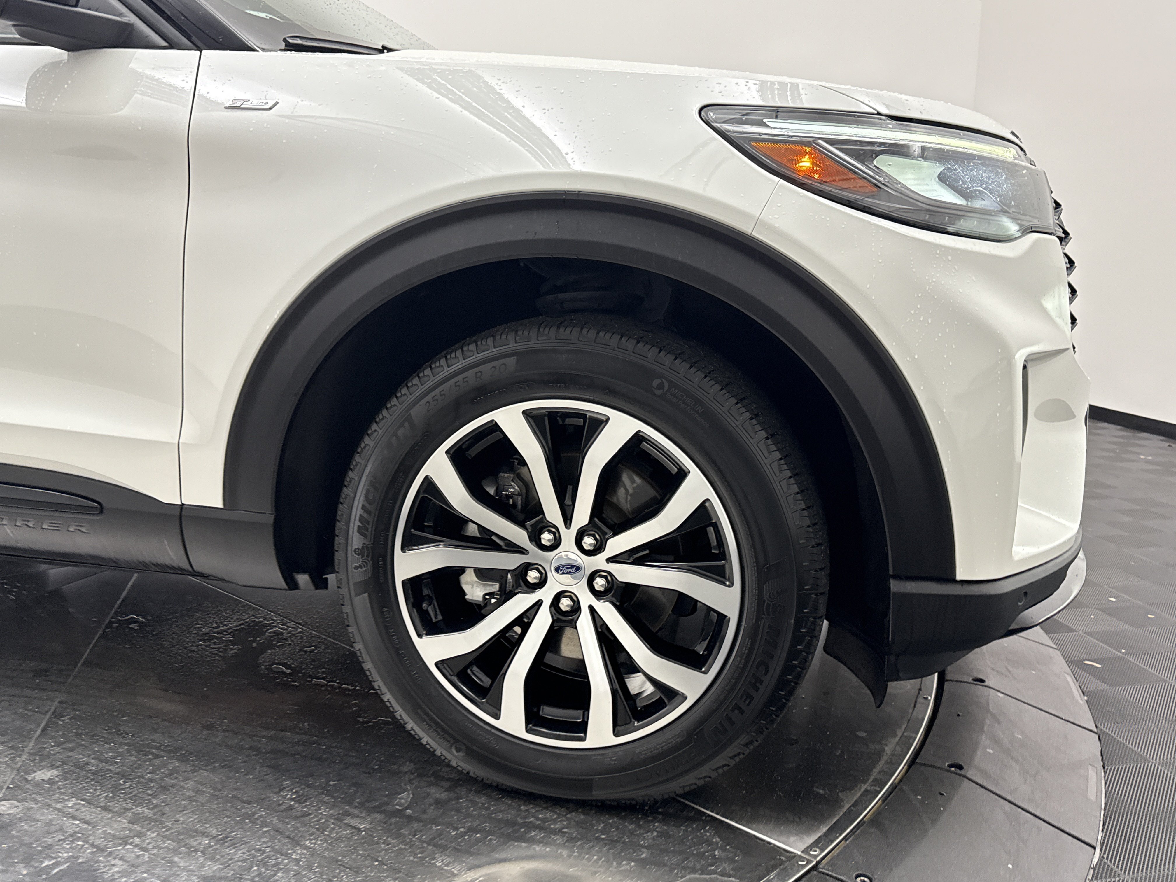 Used 2025 Ford Explorer ST-Line AWD/4WD image 9