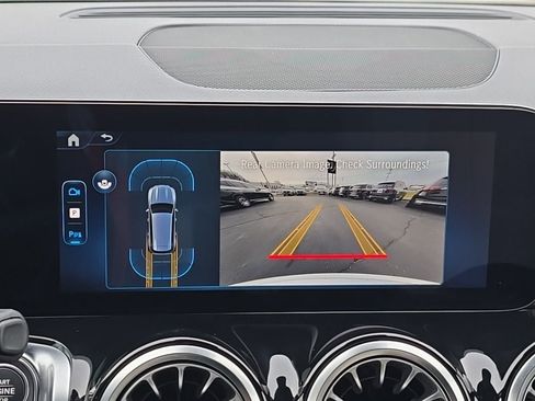 Used 2025 Mercedes-Benz GLB 250 4MATIC image 16